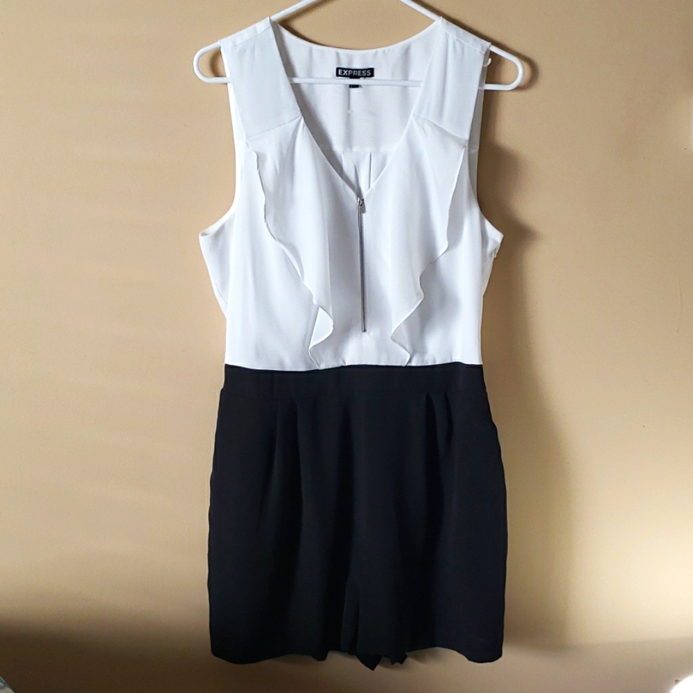 Express Shorts Romper Size 12 Black & White
